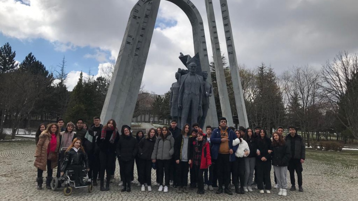 11. Sınıf Öğrencilerimiz Hacettepe Üniversitesi'ni Gezdiler